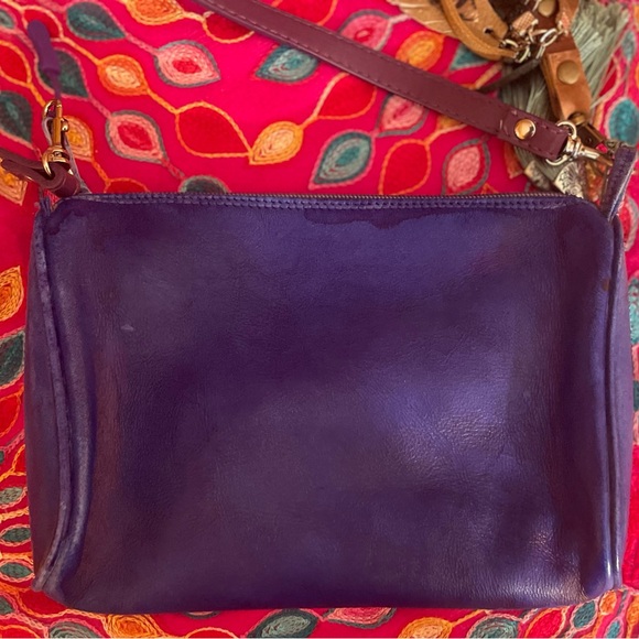 Electric blue Amanda Smith leather purse. Measures approximately 8 x 6“. EUC - Picture 2 of 10